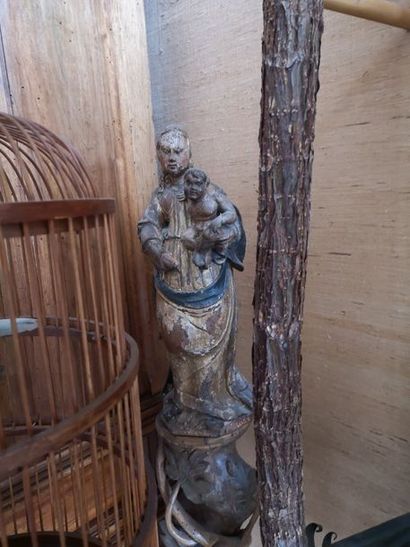 null Vierge à l'Enfant en bois polychrome

Eclats