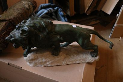 null Thomas CARTIER "Lion marchant", bronze à patine verte, sole en marbre blanc...