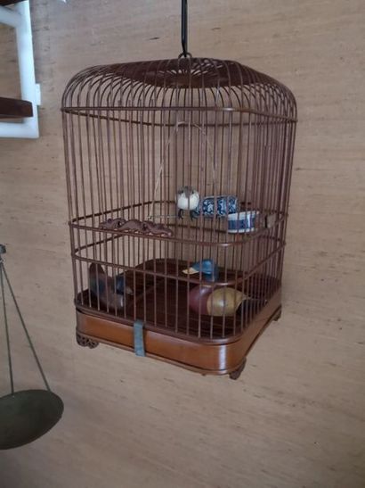 null Petite cage à oiseau en bois naturel (accidents et manques)

38 cm