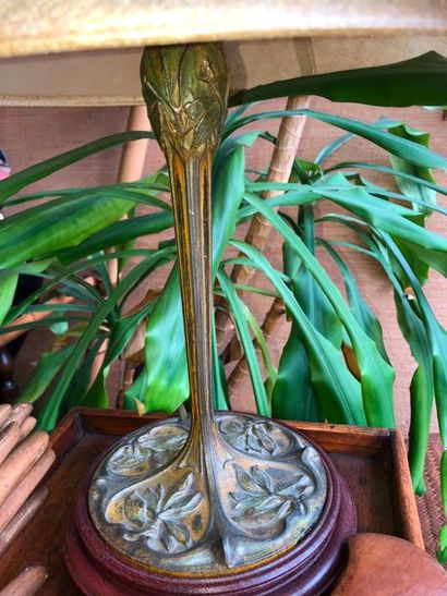 null Piétement de lampe en bronze Art Nouveau

30 cm