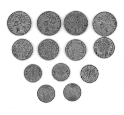 null Lot de pièces comprenant:

- Quatre pièces 5 FF Lavillier aluminium, 1949, Diam.:...