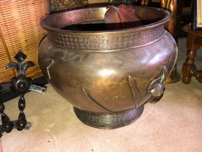 null 4 vases en bronze Japon XIXe s et XXe s et un cache pot				

Vases : 34,5 ;...
