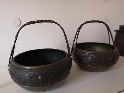 null Paire de paniers en bronze à décor de fleurs
Japon
21 cm