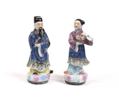 null Couple de dignitaires chinois en porcelaine.

H. : 22 cm