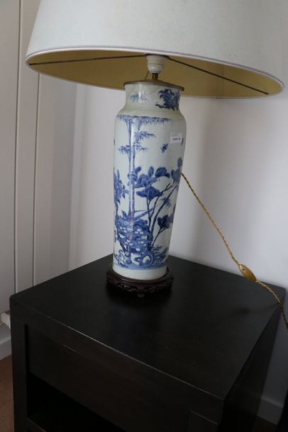 null Grand vase en porcelaine de Chine ou Japon, décor de bambous en bleu

XIXe s

Le...