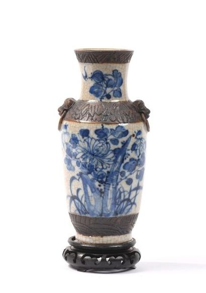 null Lot d'objets asiatiques, dont: vase en bois laqué d’éléphants, 28 cm, vase réticulé...