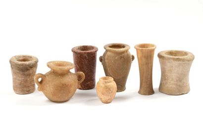 null Vase amphorisique à anses en albâtre

Egypte, Nouvel Empire

H.: 16 cm