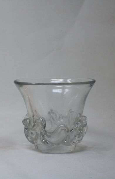 null DAUM Nancy France

Vase modèle TORCY en cristal

H.: 15 cm (égrenures)