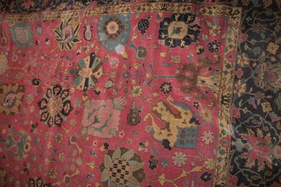 null Tapis probablement Tuduk, Roumanie, en réplique des anciens Vas Carpet, fond...