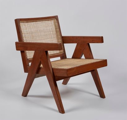  PIERRE JEANNERET (1896-1967)  « Easy chair » : Fauteuil en bois de Teck profilé... Gazette Drouot