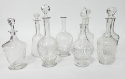 null Ensemble de CARAFES en cristal et quelques bouchons