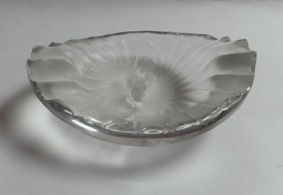 null LALIQUE FRANCE une coupe vide-poche en cristal pressé moulé de forme ovale 