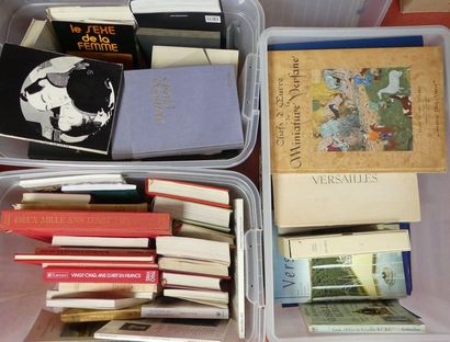 null Trois caisses de livres, dont Versailles, le marquis de Sade et le kamasutra...