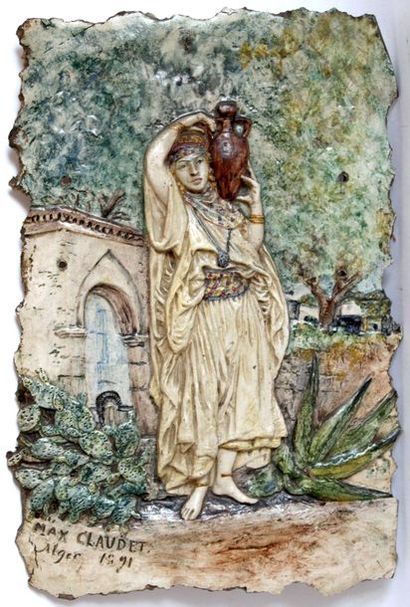 null Max CLAUDET (1840-1893) Porteuse d'eau à Alger. Plaque en bas-relief de faïence...