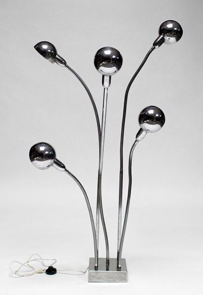 null Pierre FOLIE (1938). LAMPADAIRE modèle Hydra, en métal chromé à cinq bras de...
