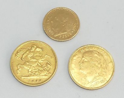 null Lot de trois PIECES comprenant une pièce de 10 francs Suisse or, 1922, un demi...