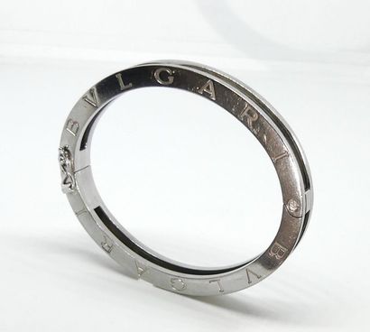null BULGARI Bracelet rigide ouvrant modèle «B. Zero 1» en acier à bandeau central...