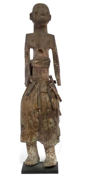 null Statuette fétiche Ewé (Togo), personnage féminin debout et d'un beau mouvement,...