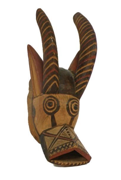 null Cimier Gurunsi (Burkina Faso) figurant une tête d'antilope, bois polychrome,...