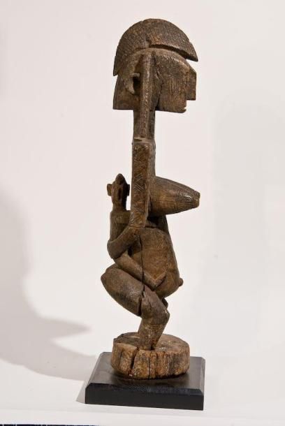 null Bamana Mali Très ancienne statue du Jo. Représentation féminine portant un enfant...