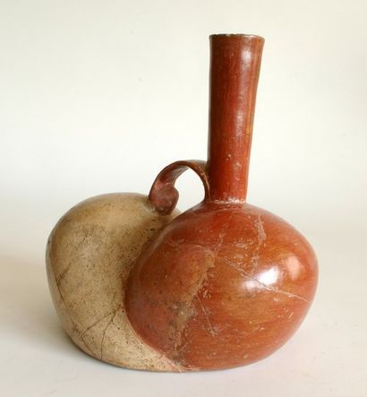 null Vase zoomorphe représentant un escargot. De culture Chorrera, moins 1000 av...