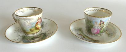 null MANUFACTURE IMPERIALE DE SEVRES, 1858. Paire de TASSES à café en porcelaine,...