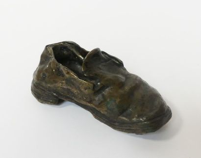 null GOUPIL, Chaussure en bronze signée sur la semelle