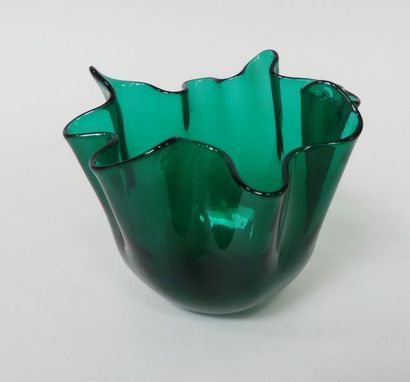 null Fulvio BIANCONI (1915-1996) & VENINI Vase "Fazzoletto" en verre vert. Signature...