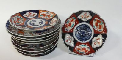 null Suite de dix ASSIETTES en porcelaine Imari (quelques éclats).