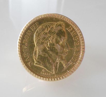 null BAGUE en or jaune sertie d'une médaille à l'effigie de Napoléon III. Poids 10,4...