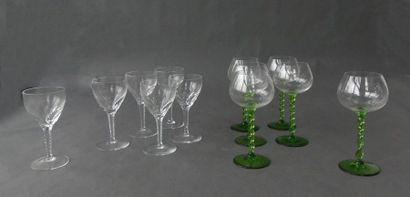 null Six verres à pied en cristal et six verres à vin du Rhin, le pied tors en cristal...