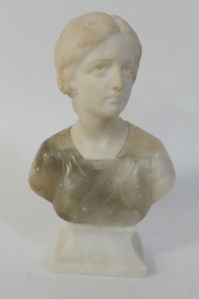 null POZZI, Buste de femme en marbre et albâtre. Hauteur 26 cm. (légers chocs)