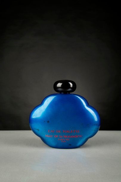 null Marc de la Morandiere "Bleu de Chine". Flacon publicitaire décoratif en verre...