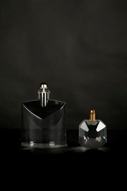 null Deux maquettes de flacons en métacrylate et métal, créés pour les parfums Cartier...