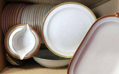 null LIMOGES. SERVICE part in white porcelain with double gilding (rare chips).