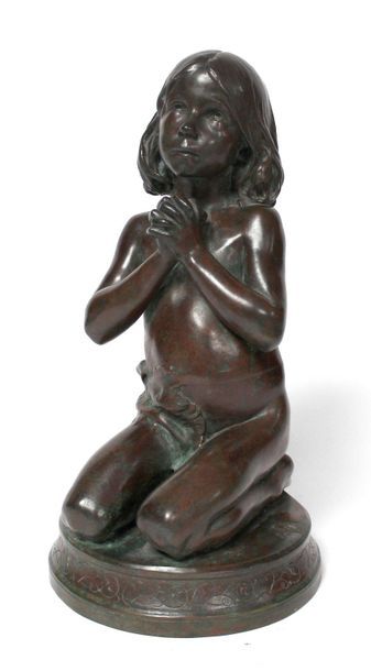  Jean Auguste DAMPT (1854-1945) Enfant en prière 1881. Bronze à patine brune signé,...