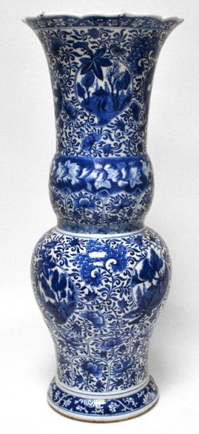 null CHINA. Large cone VASE of baluster shape, in blue and white enamelled porcelain...