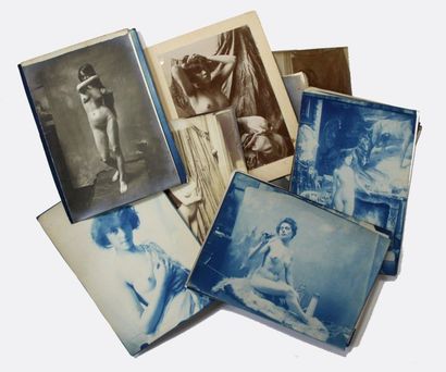 null ÉTUDES DE NUS circa 1900. 30 cyanotype and silver prints. Average size 13 x...