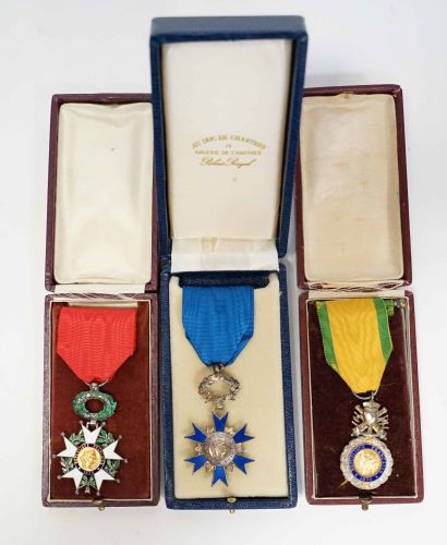 null ORDRES ET DECORATIONS. Croix de chevalier de l’ordre de la Légion d'Honneur...