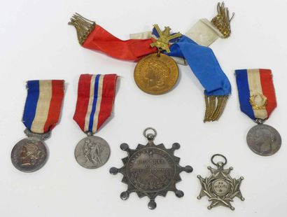 null ORDRES ET DECORATIONS. Lot : Une médaille du Ministère de l'Intérieur (L. Moulin...