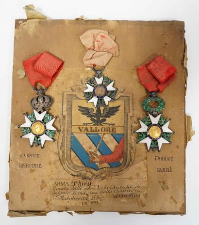 null ORDRES ET DECORATIONS. Souvenir de famille, une croix de Chevalier de la Légion...