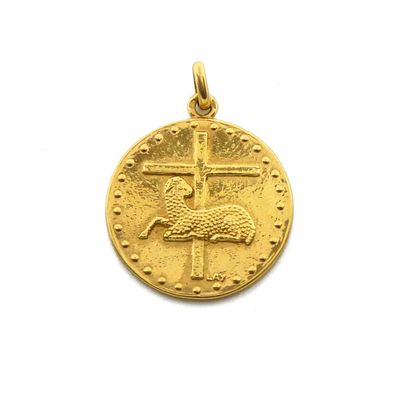 null LAY. MEDAL in yellow gold depicting the Agnus Dei. Signed. Not engraved. Weight...