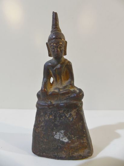null Rare Bouddha en bronze à forte teneur en cuivre assis en position de la prise...