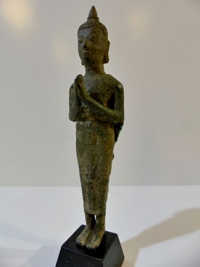 null Intéressante représentation de Bouddha en bronze, mains en prière. Restauration...