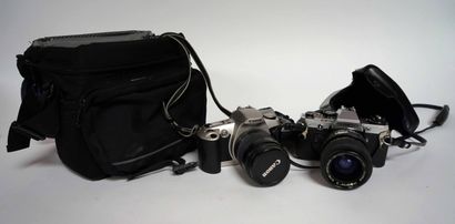 null APPAREILS PHOTO Canon Eos 500 et Olympus OM 10 en l'état.