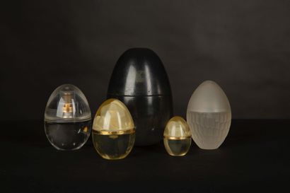 null Serge MANSAU pour Fabergé. Joyau. Série de cinq prototypes de flacons en méthacrylate...