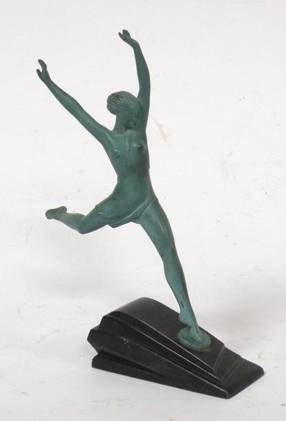 null FAYRAL (Pierre LE FAGUAYS) (1892-1962). Danseuse. Régule à patine verte. H....