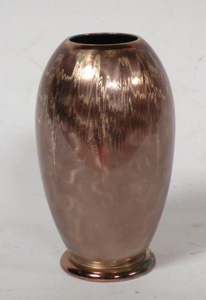 null WMF. Vase obus en dinanderie. H. 24 cm