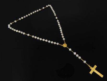 null CHAPELET in yellow gold and mother-of-pearl pearls in alternation. Gross weight...