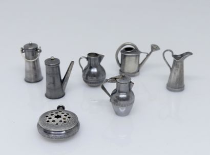 null Set of miniature OBJECTS: watering can, basin, jug etc. in silver. Weight 21...